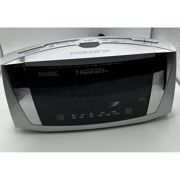 Emerson Research Smart Set Dual Alarm Clock Radio CKS5055S - Picture 6 of 6